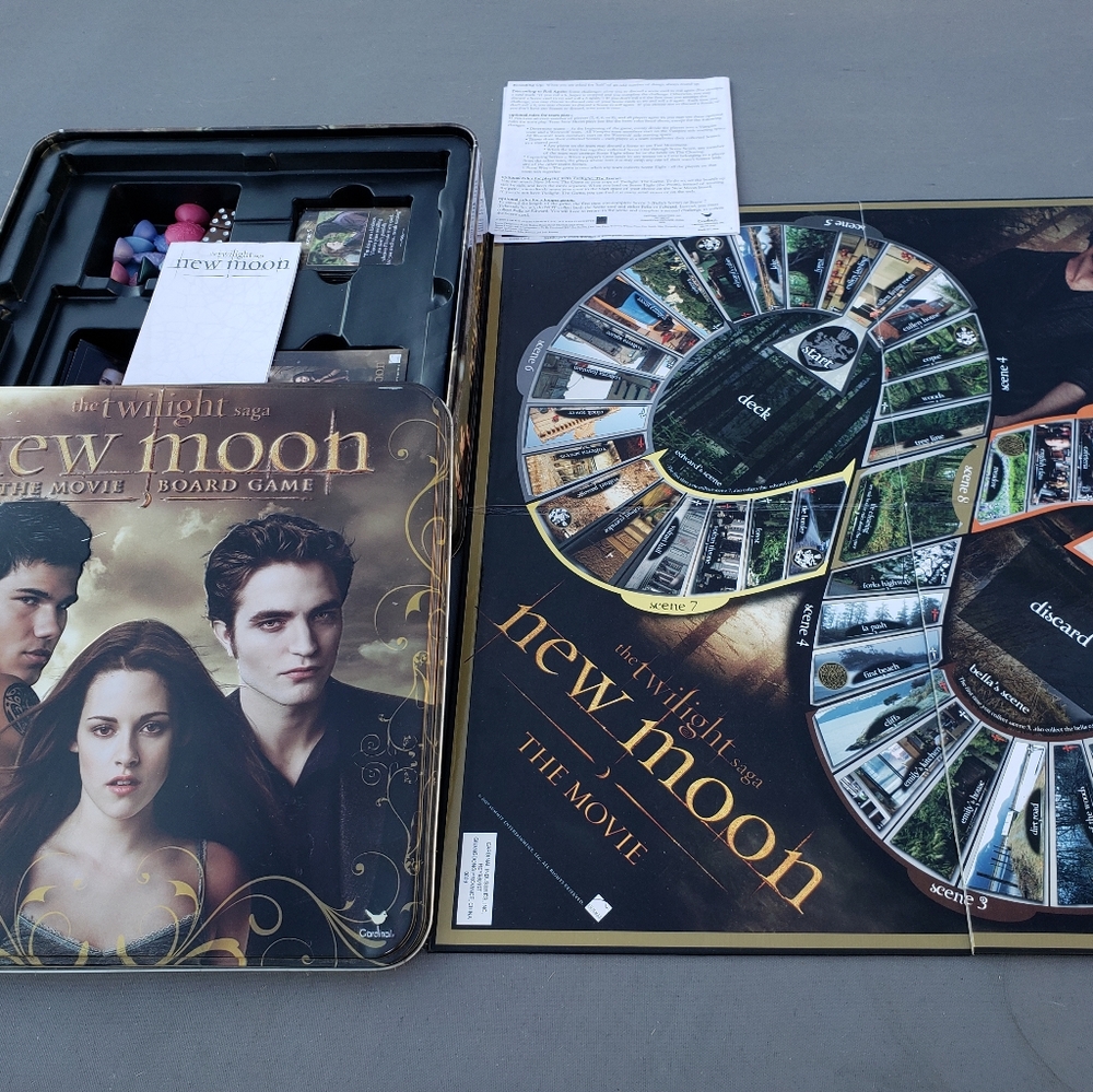 Twilight New Moon Board Game in Collector's Tin